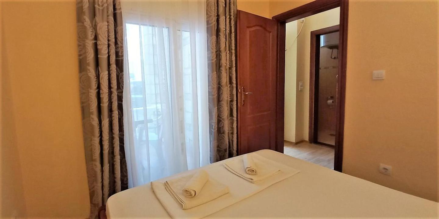 Castellamare Residence Petrovac Rum bild